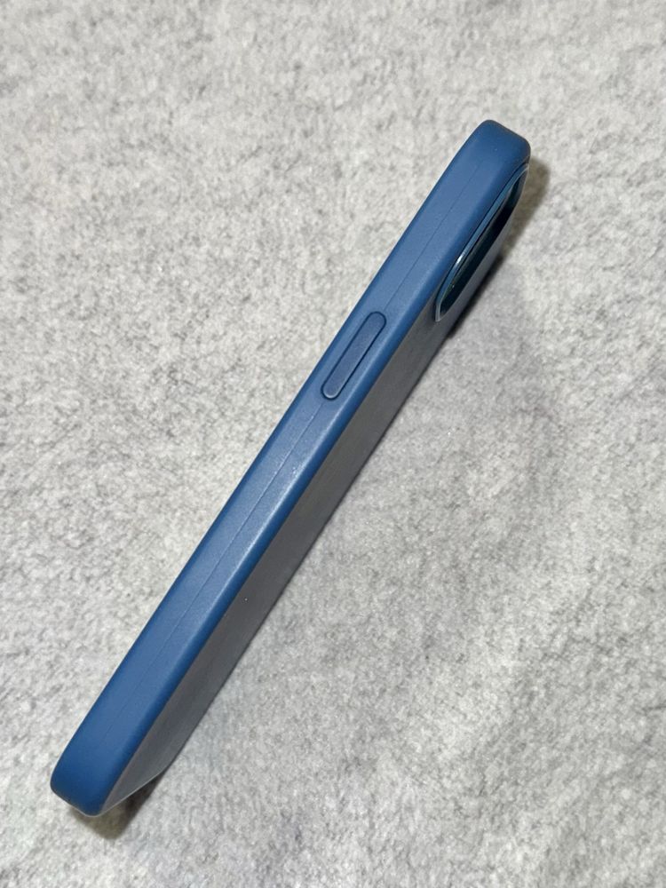 Силіконовий чохол з MagSafe для iPhone 13