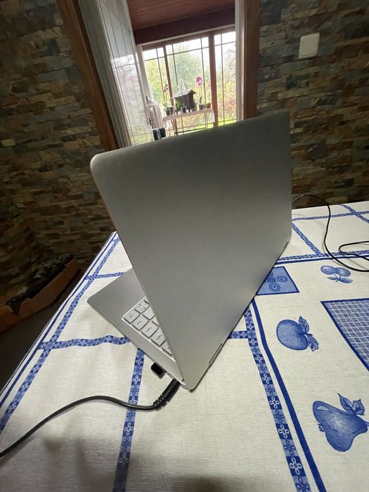 Portatil desktop 13,5 polegadas