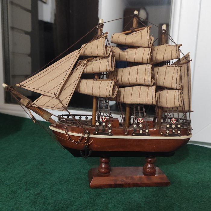 Модель вітрильного корабля