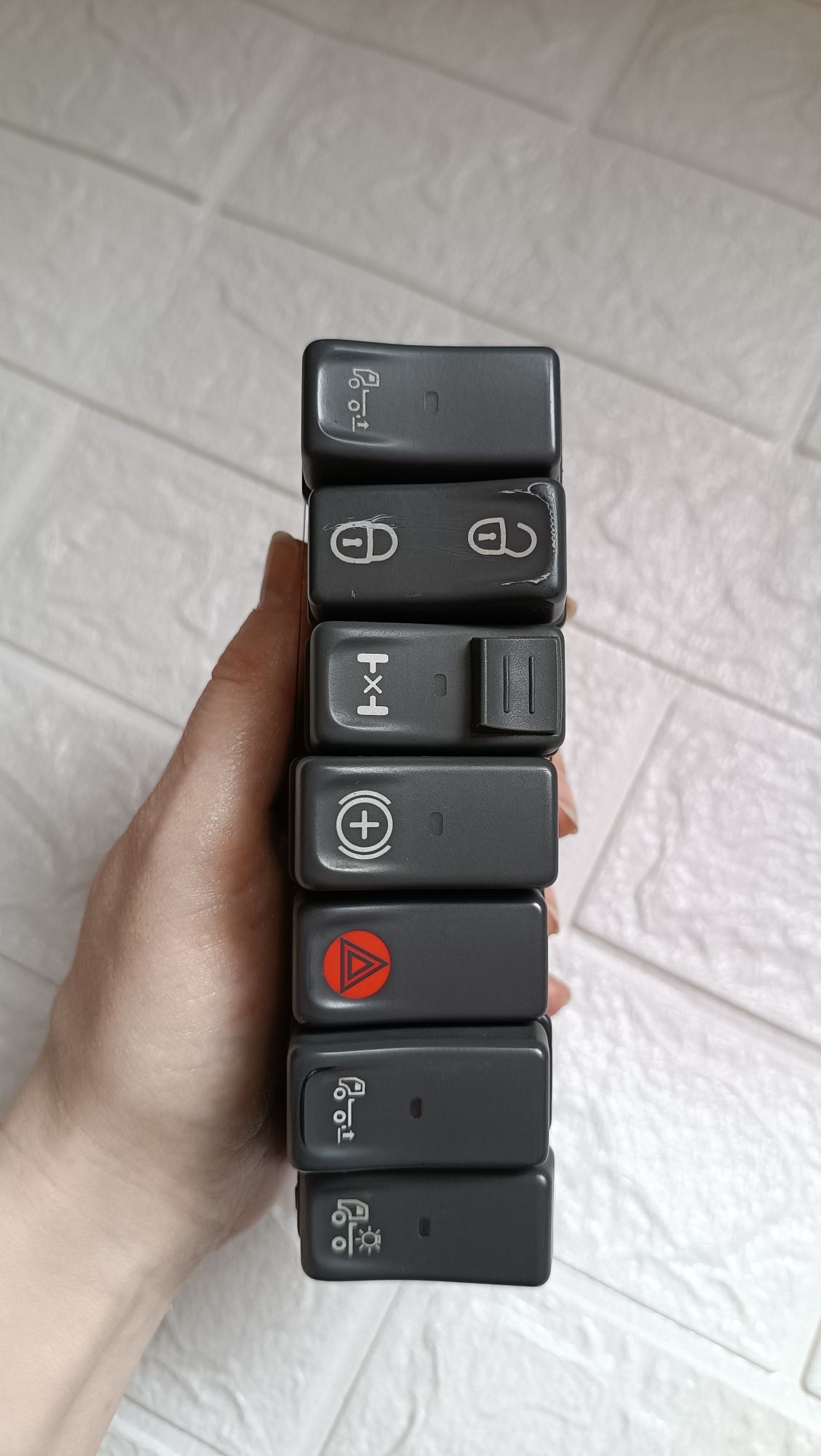 Перемикач/кнопка DAF/MAN/Mercedes/Volvo