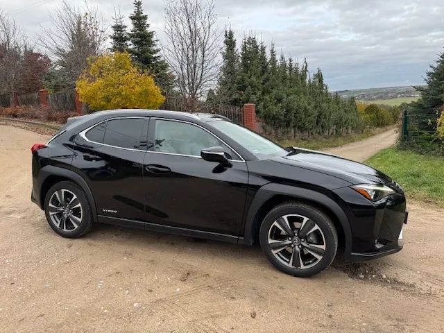 Lexus UX pierwszy właściciel, stan idealny, bardzo mały przebieg