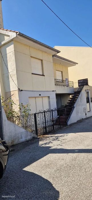 Casa T2 em s. Romão com jardim e vista para o campo