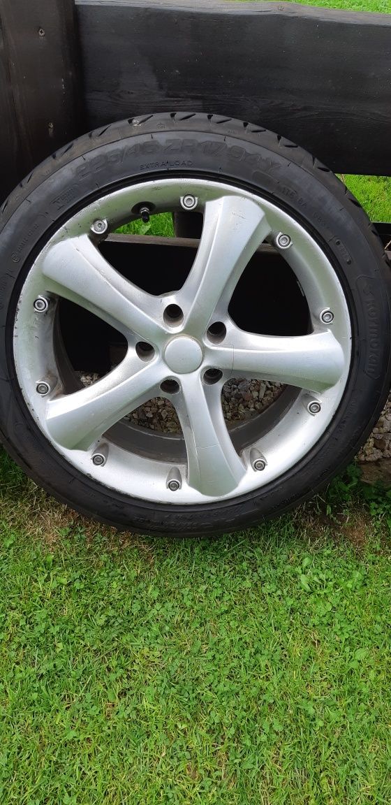 Nowe opony z felgami do audi