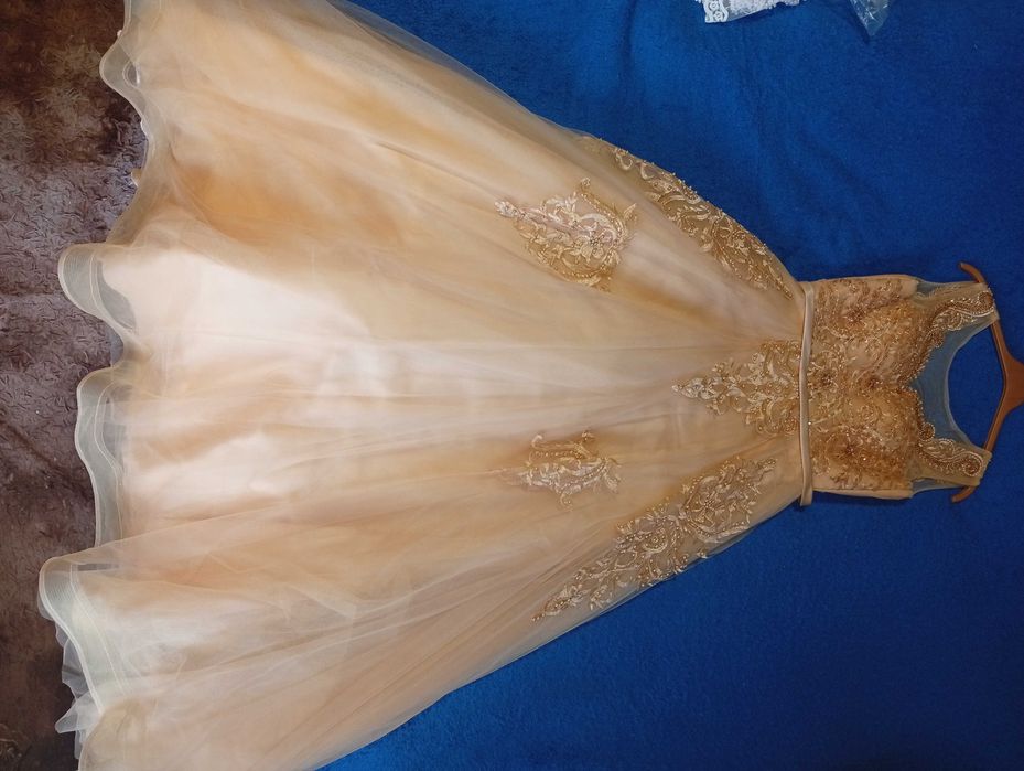 Продам весільну сукню