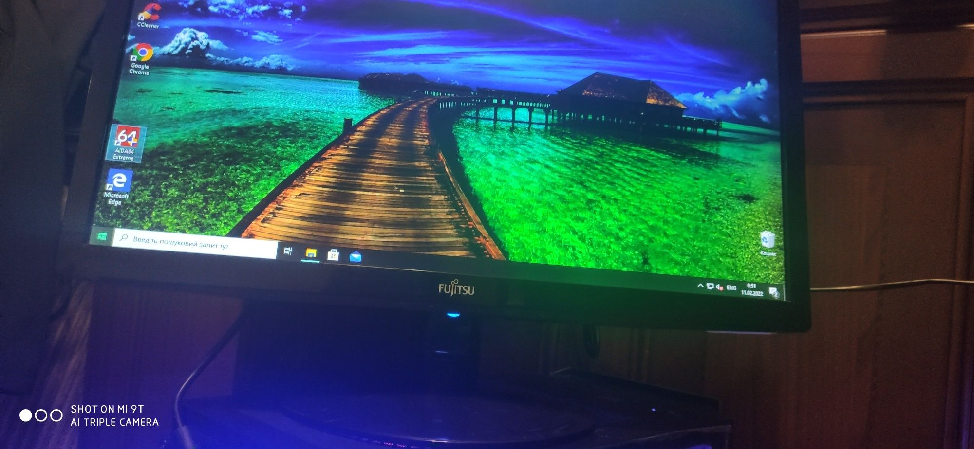 ТОНКИЙ яркий 'Монітор 20" Fujitsu L20T-2 LED з вбудованими динаміками