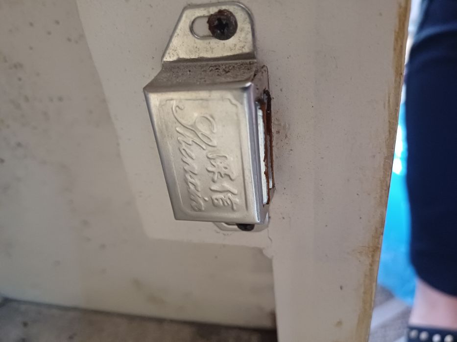 Zabytkowa witryna ręcznie mlowana