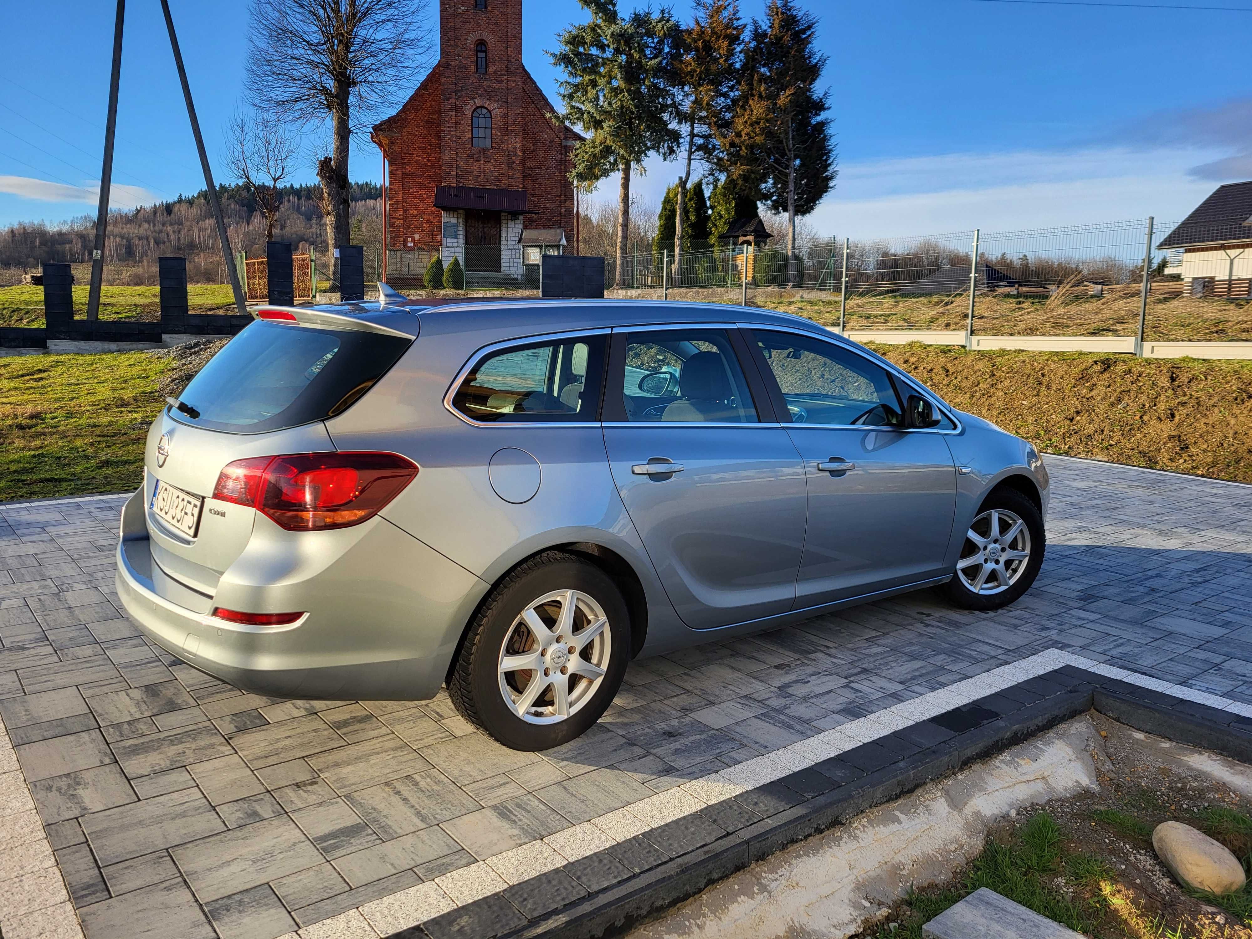 Opel Astra J IV 1,7 CDTI 110KM kombi