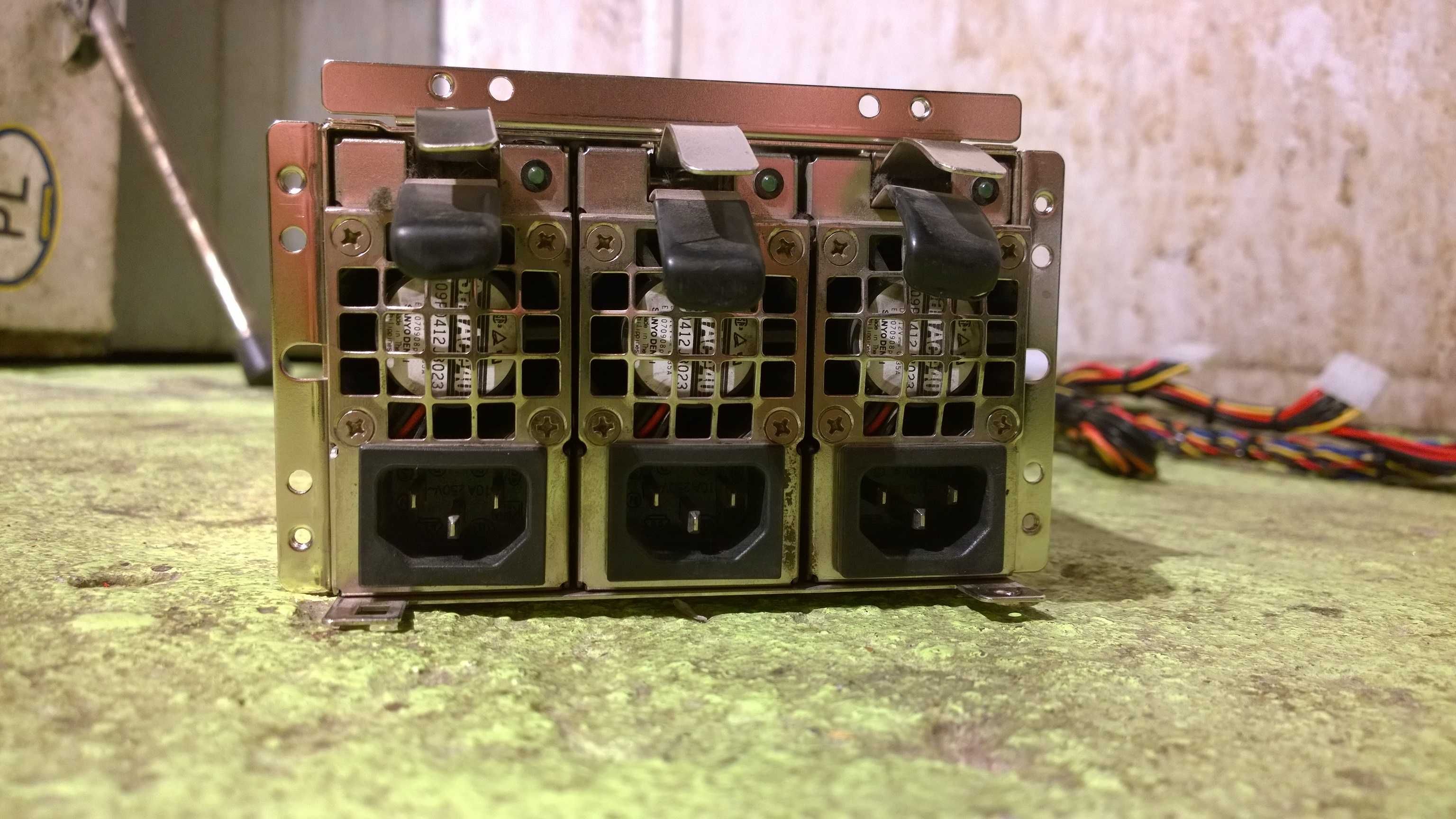 Zasilacz trójmodułowy EMACS R3G-6650P - 630 Watt/max. 70A z serwera