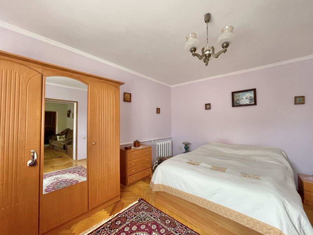 Продаж будинку 245 м.кв., 18 сотих