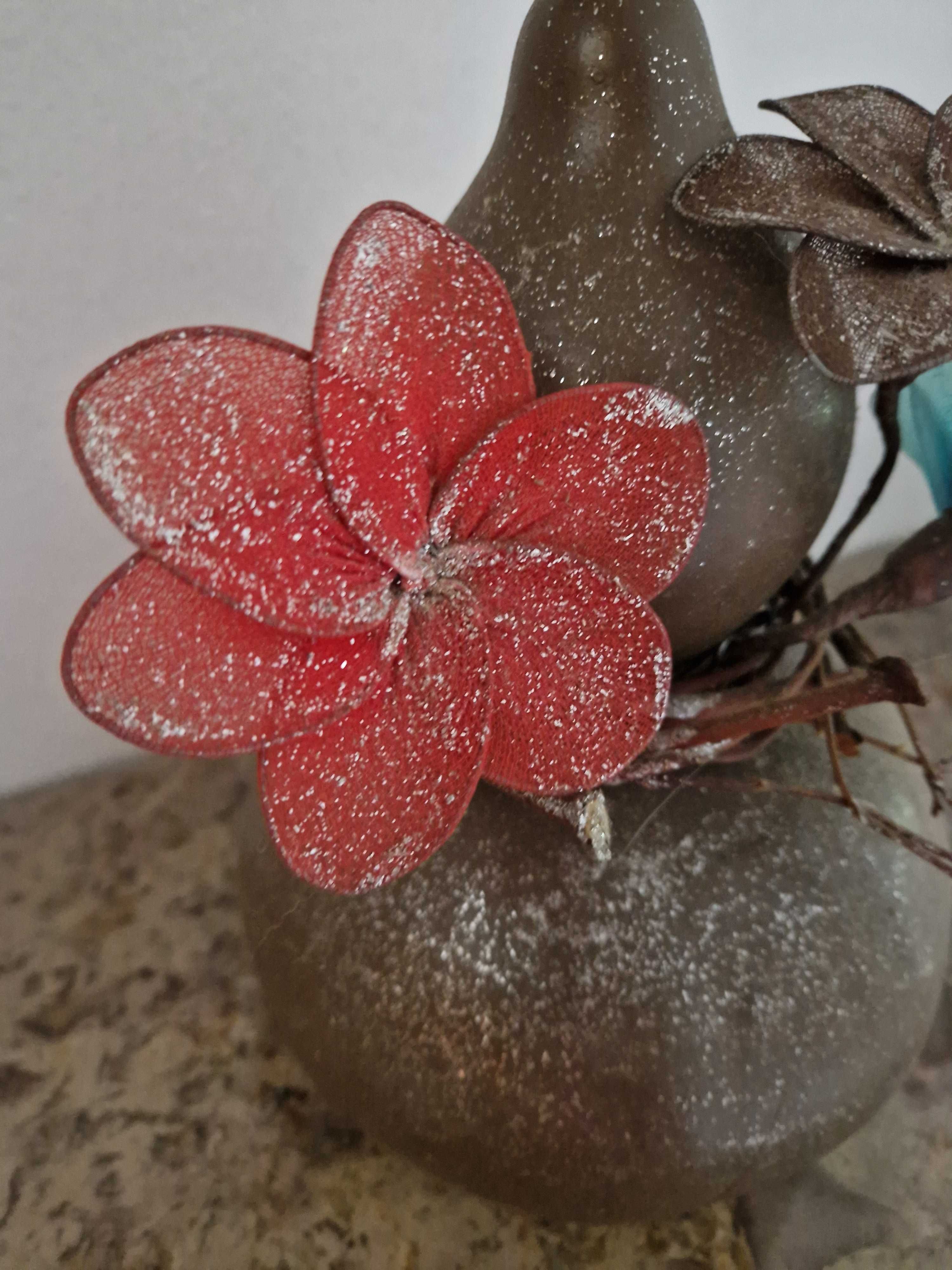 Cabaça lacada com flores de meia de vidro