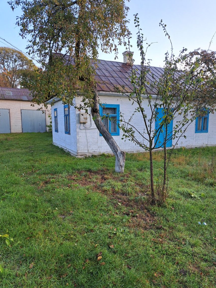 Продам будинок з гаражними примищенням.