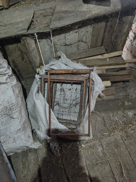 Рамки бджолині, шафа для рамок; дашки