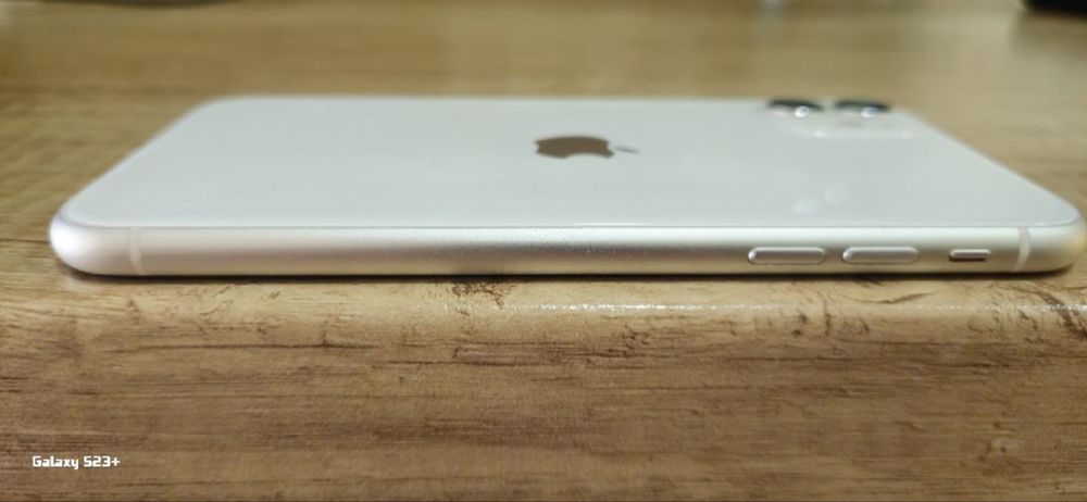 iphone 11 білого коліру 128gb