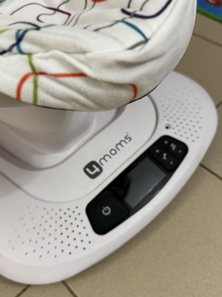 Заколисуючий Укачивающий центр 4Moms MamaRoo