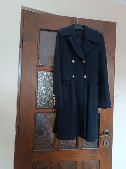 Wełniany długi płaszcz Zara granatowy w stylu marynarskim