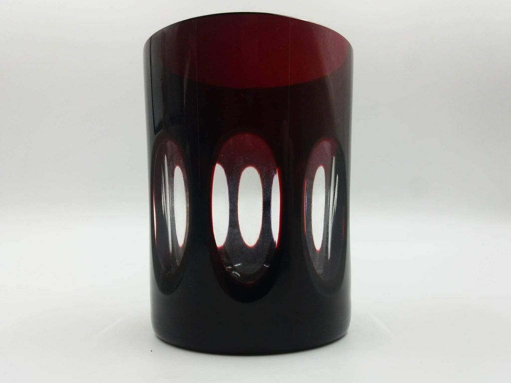 Piękna rubinowa stara kryształowa szklanka optyczna