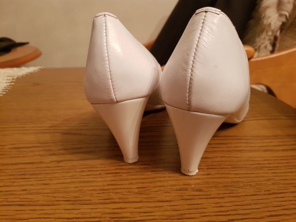 Buty biale skóra 39 slubne EMIS