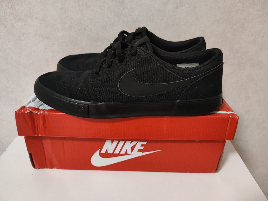 Чоловічі кеди Nike 44 розмір 28 см 

Опис:

Це класичні чорні кед