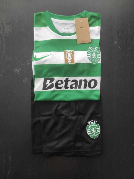 Equipamento de criança do Sporting