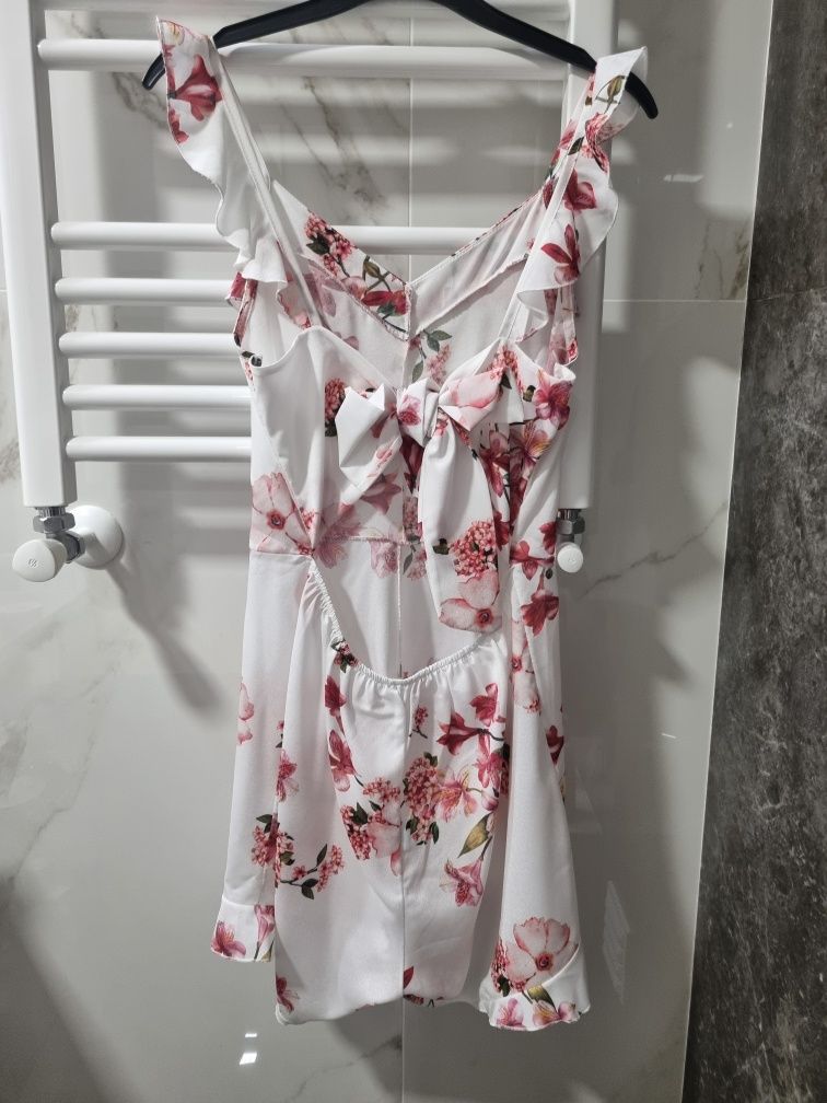 Macacão branco com flores