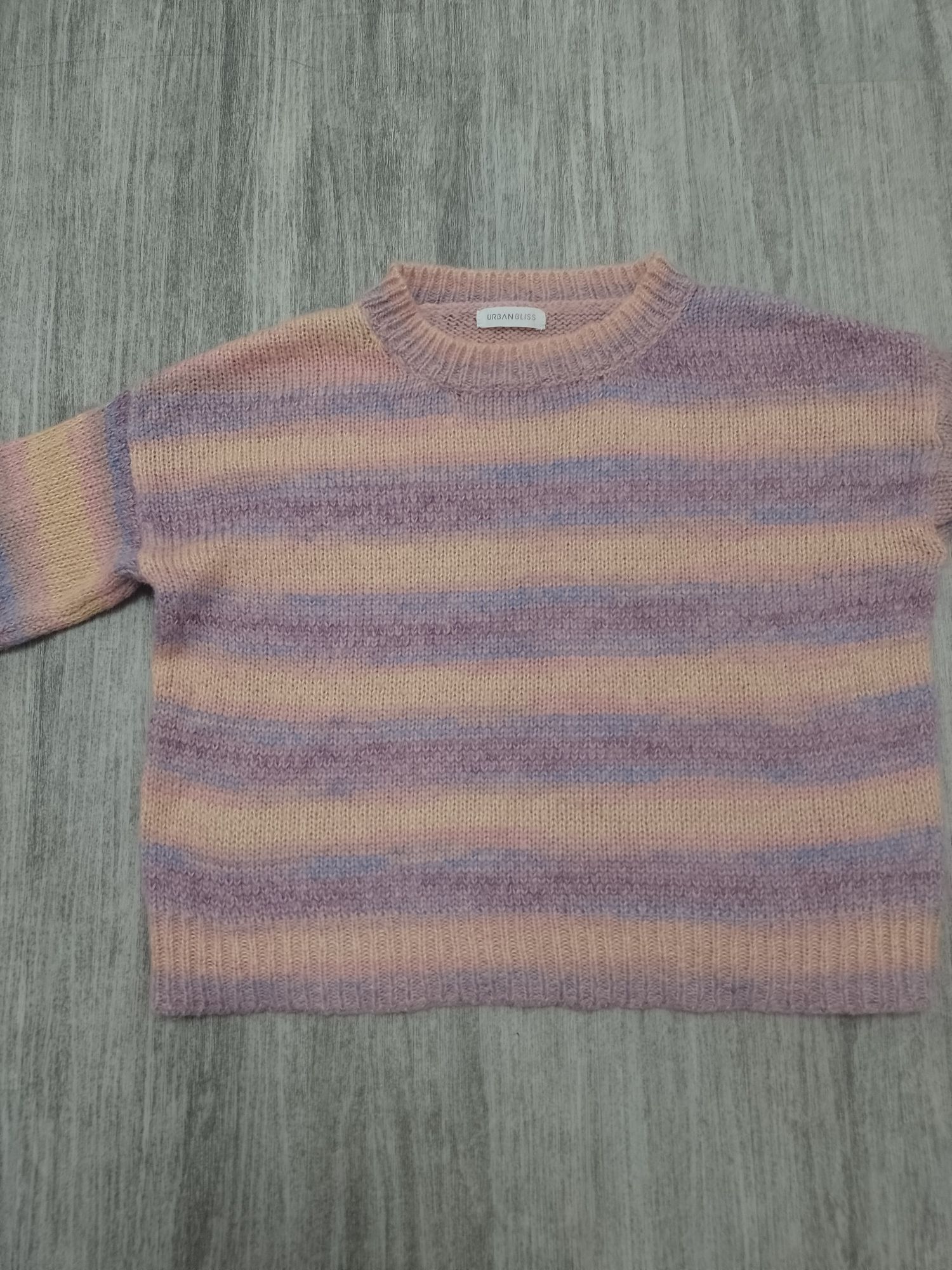 Sprzedam damski sweter rozmiar M