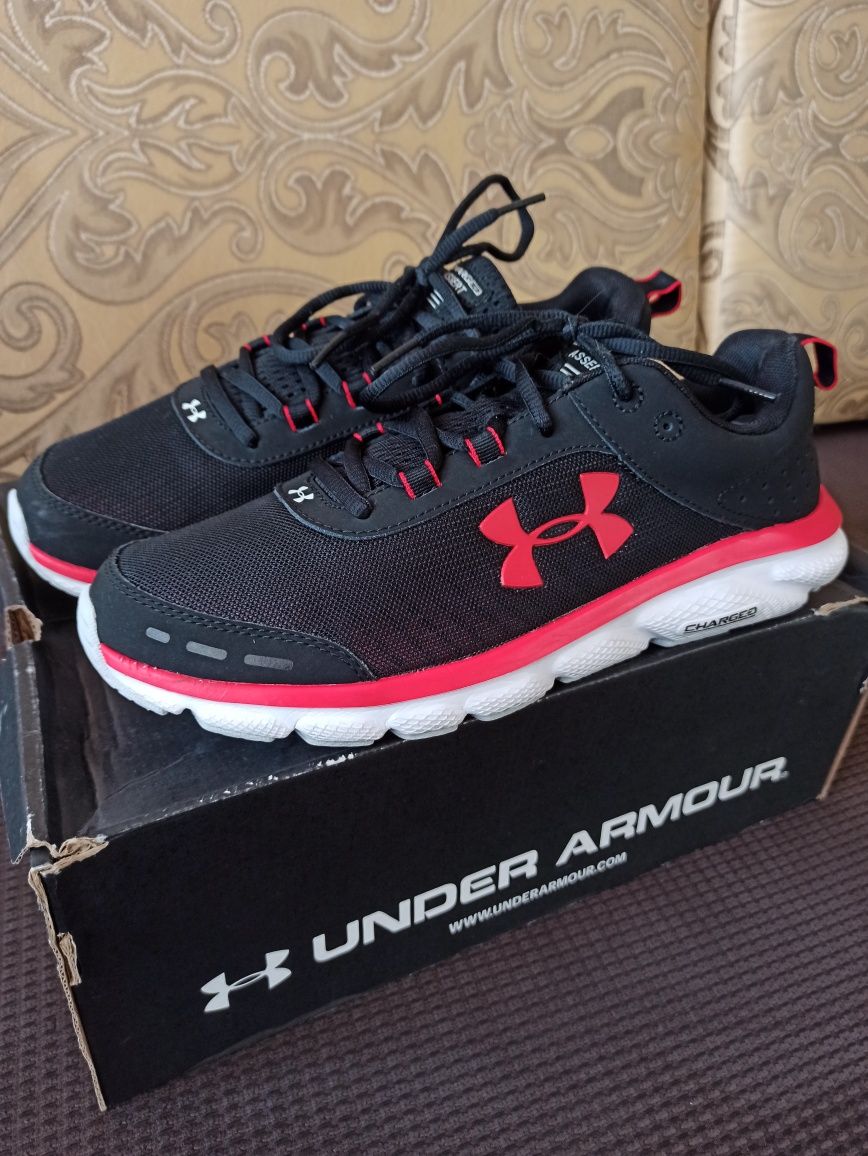 Кросівки Under Armour Charged 27см