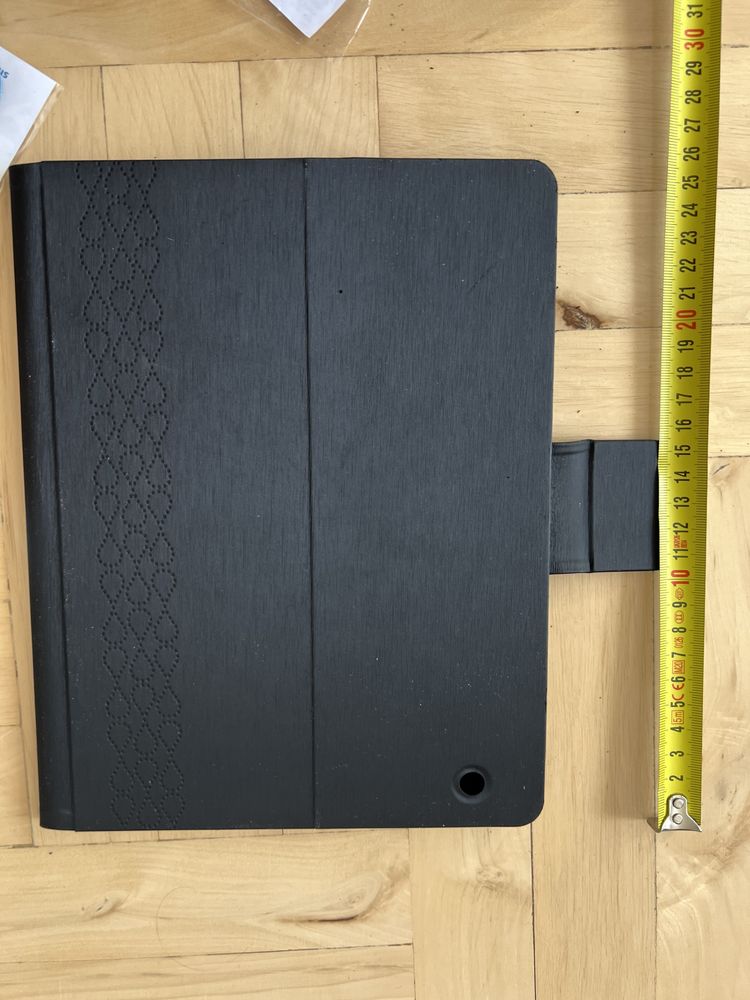 Etui na tablet,podstawka pod komórkę,zaślepka do laptopa,czyścik.zesta