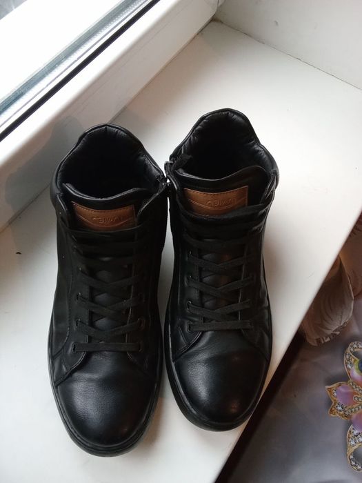 Кросівки 44 розміру