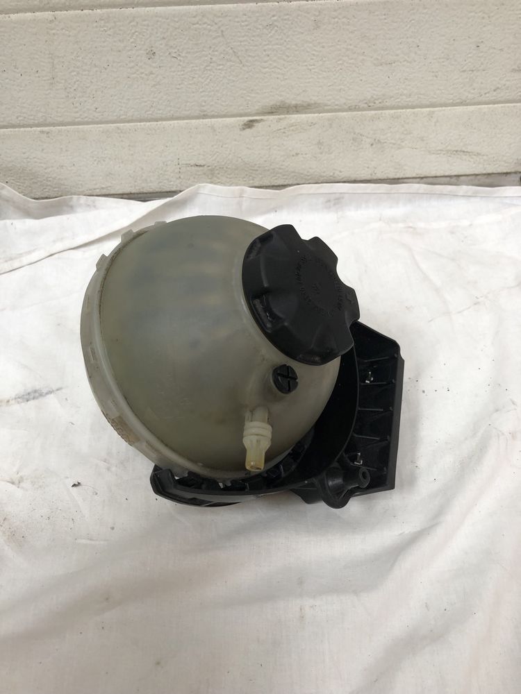 Zbiorniczek WODY wyrównawczy BMW F30 F31 F36 F20 f21 2.0i benzyna