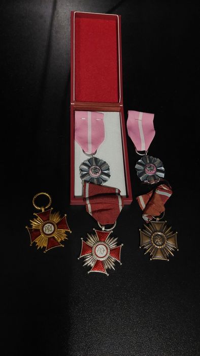 Stare medale, odznaczenia pamiątkowe prl,cena za całość