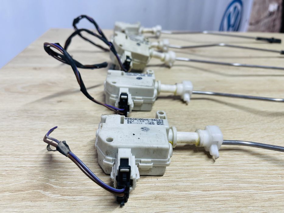 Активатор лючка бензобака Пассат Б6 лючок passat B6