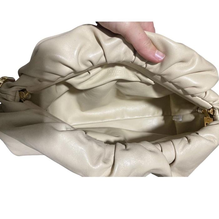 Bottega veneta chain pouch beige