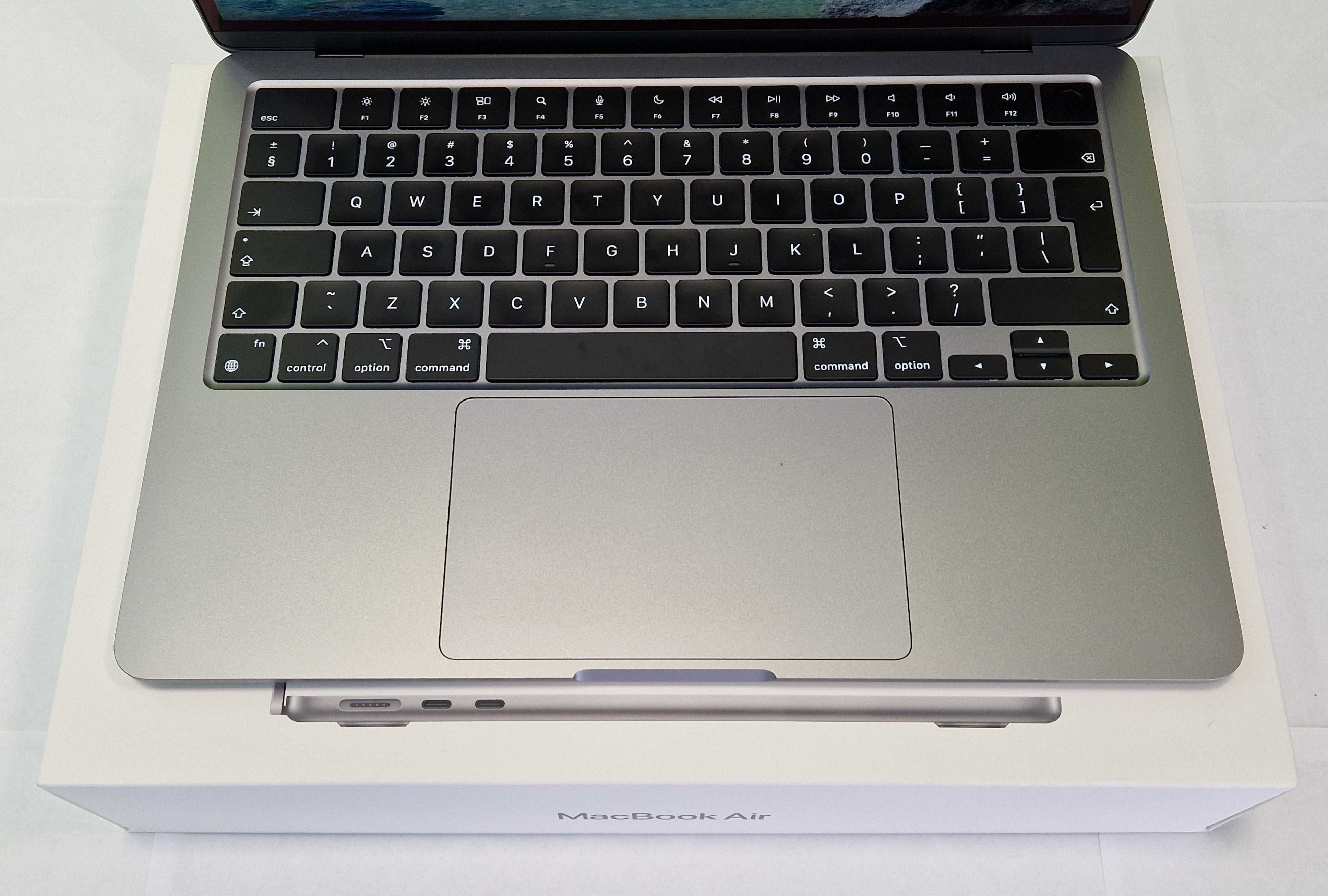 Apple MacBook Air 13,6" 2024 M3/8GB/512GB SZARY jak nowy GW13/08/2026