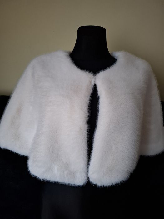 Sprzedam śliczną narzutkę ślubną kremową