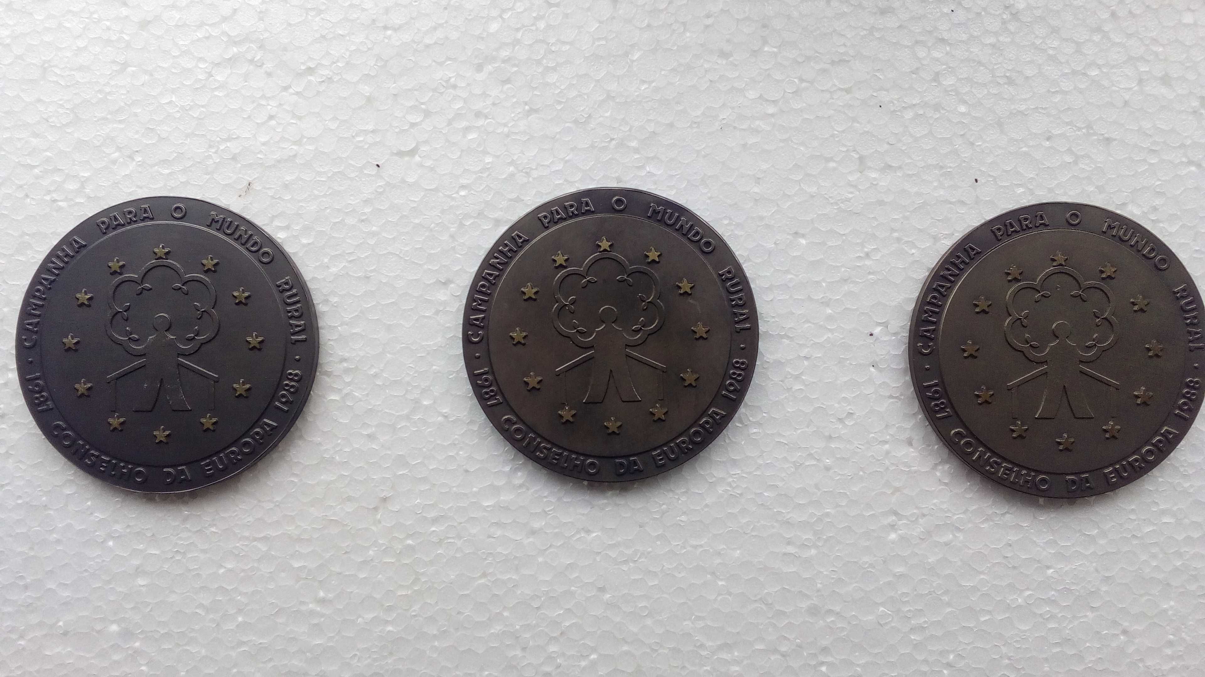 conjunto de várias medalhas comemorativas