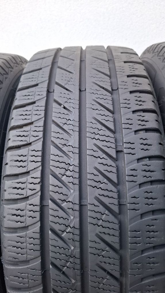 Opony 215/65 R15C Goodyear Vector4seasons cargo  2023r 8mm
