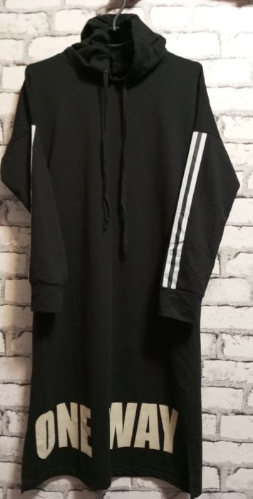 Спортивна сукня з капюшоном