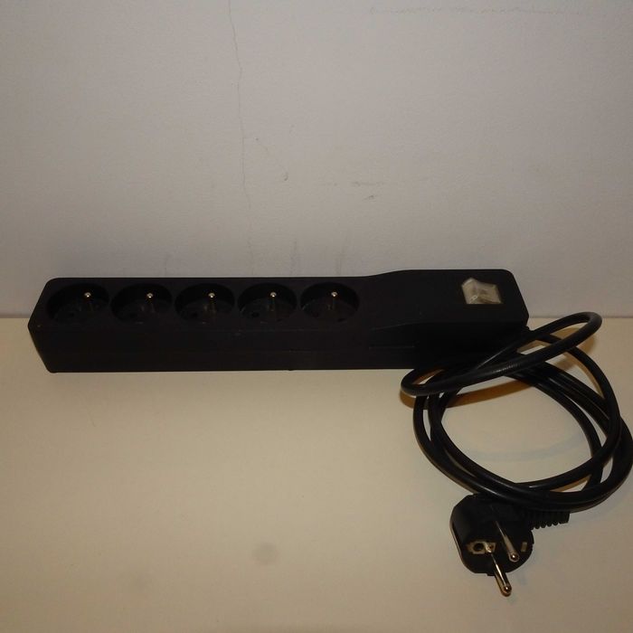 Przedłużacz 5 gniazd 1,5 m kabel