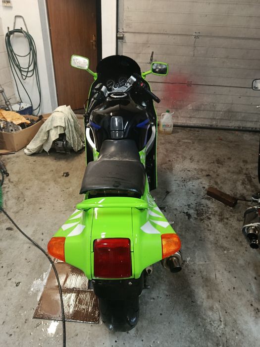 Kawasaki zzr1100 w całości na części silnik owiewka lampa
