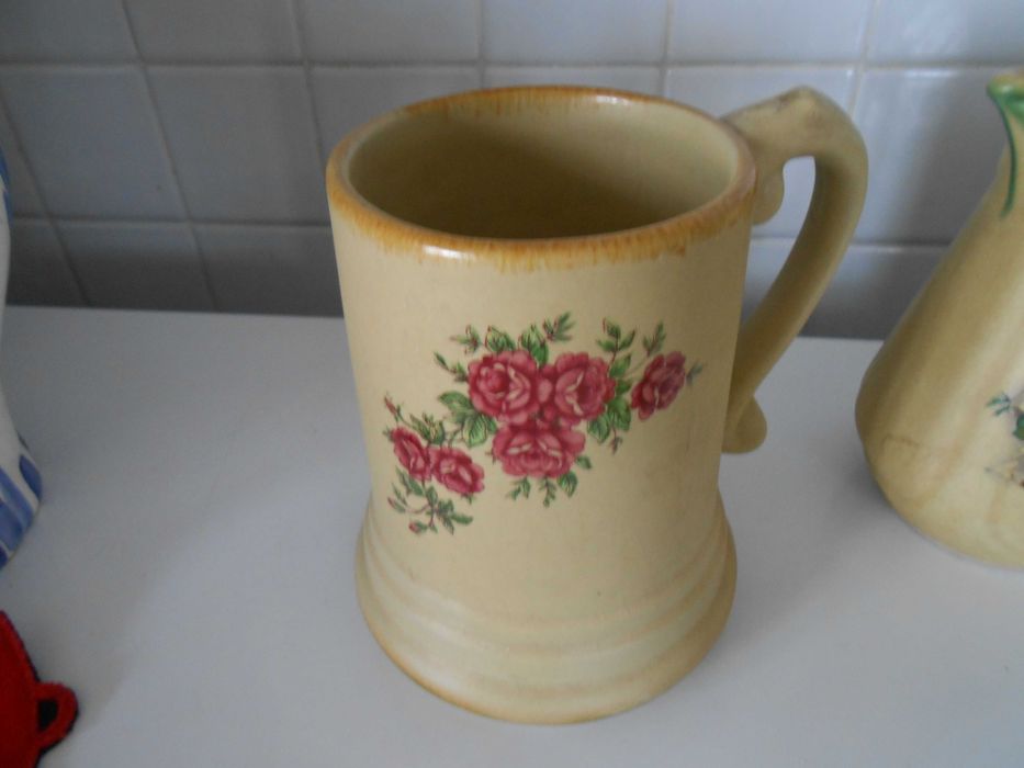 Canecas para coleção ou outro fim,, pintadas à mão em argila