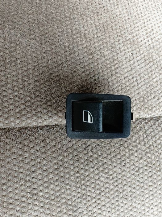 Кнопка заднього склопідйомника BMW E46