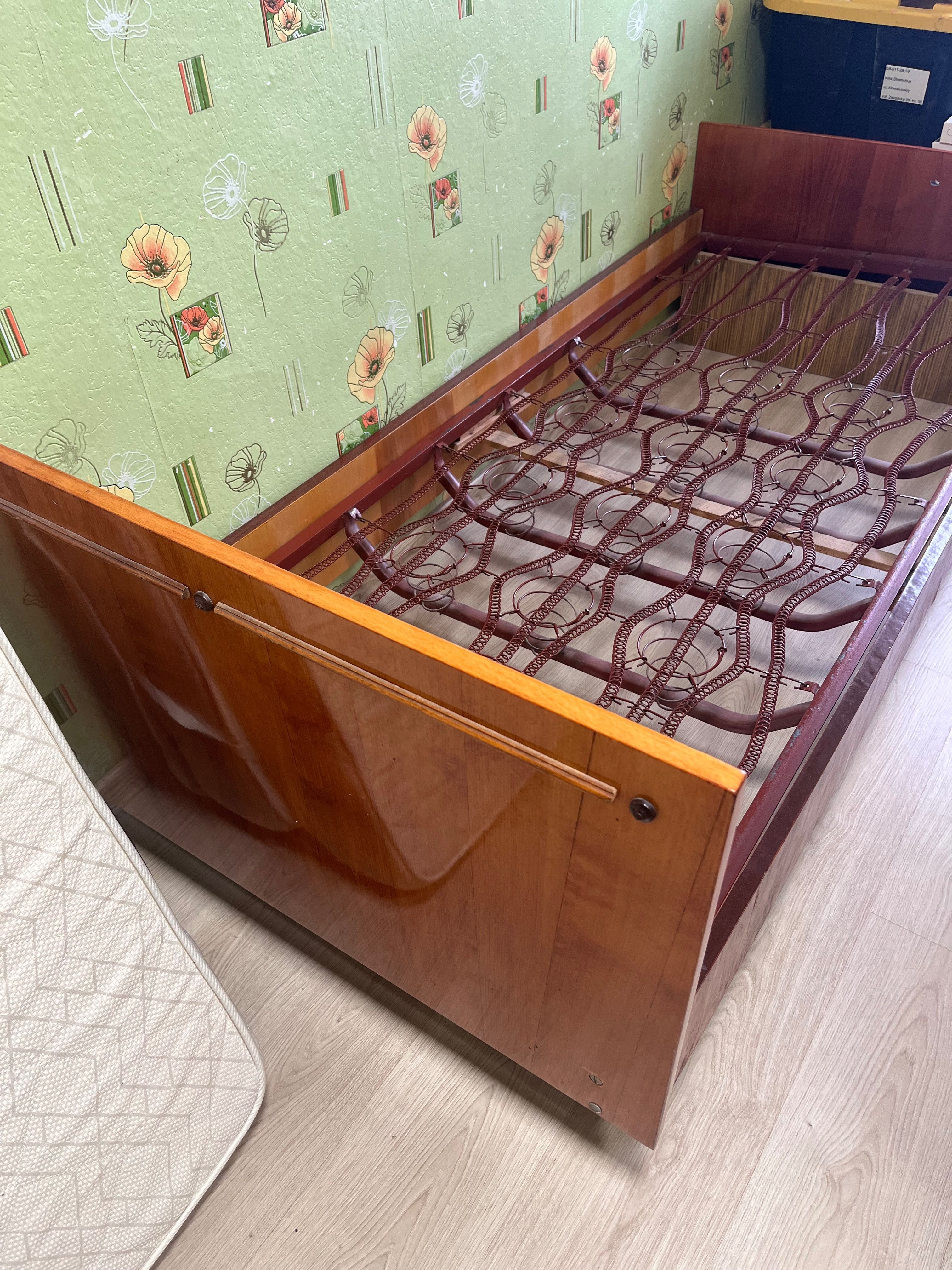 Продам 2 матраци+ліжка в подарунок