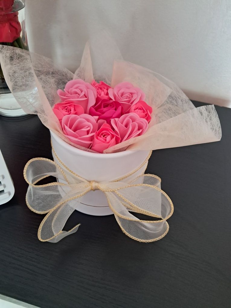 Flower box z róż mydlanych