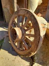 Roda de carroça  antiga