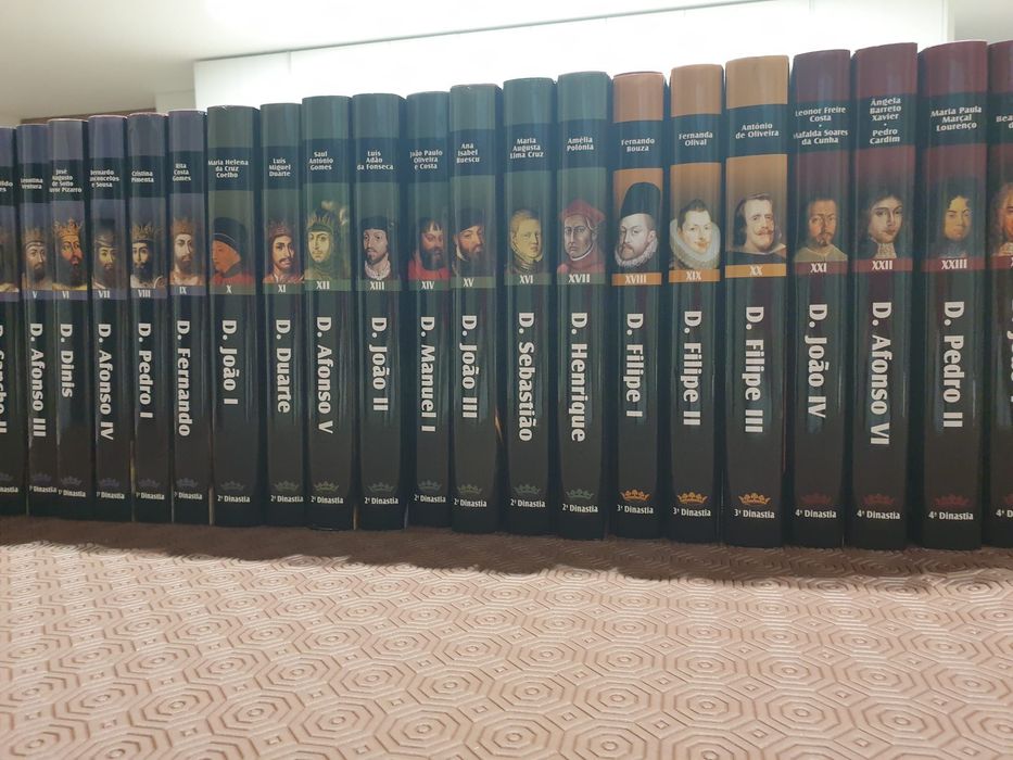 Coleção 34 Livros Dinastias/Reis e Rainhas de Portugal