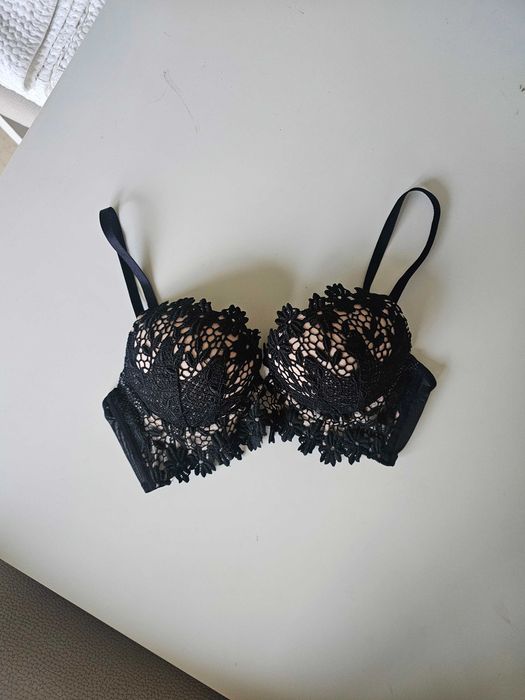 Bralet preto e nude com renda