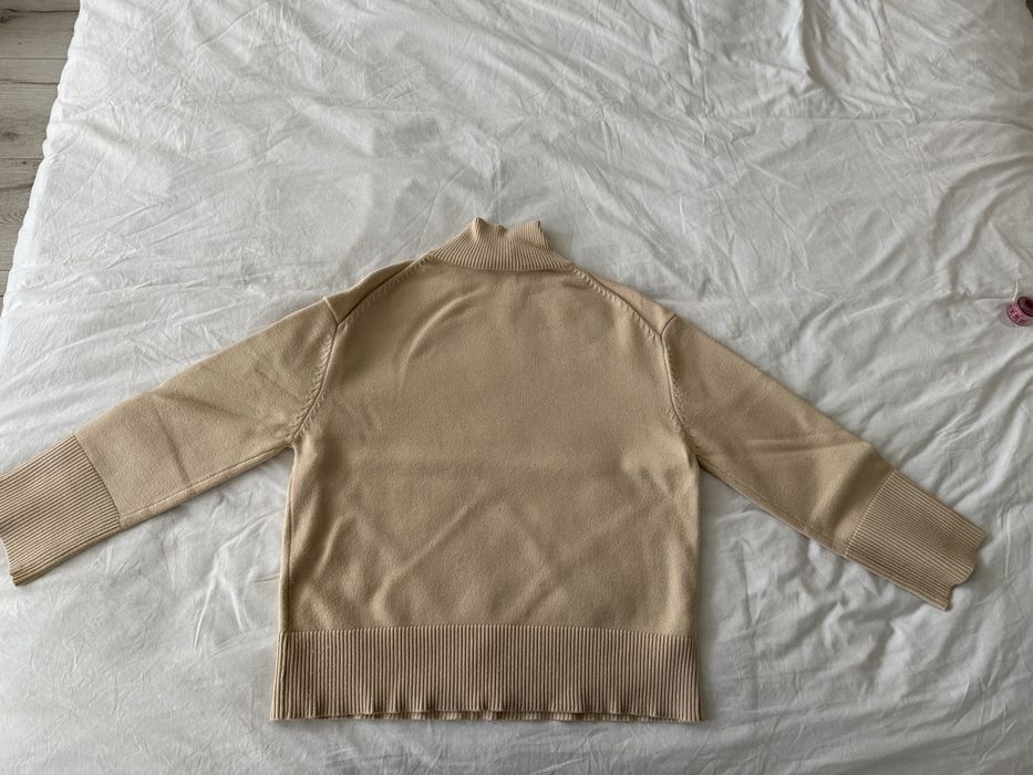 Светр бежевого кольору розмір xs/s