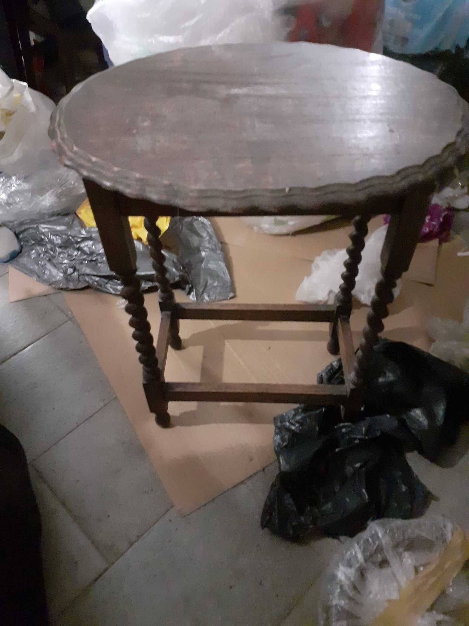 Stary maly stolik do renowacji