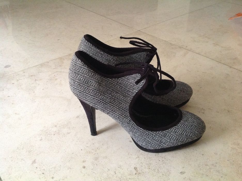 Sapatos pretos em padrão tweed n 39