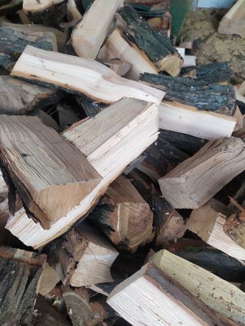 Сухие колотые дрова . только твердые породы Дуб, ясень, акация